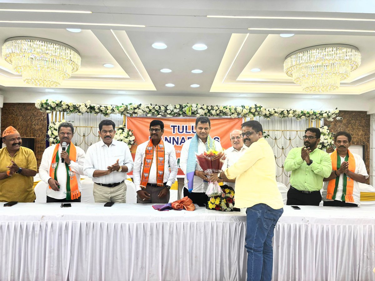 Addressed the Tulu Kannadiga BJP Sammelana at Mewad Bhawan in Bhandup this evening as part of our campaign in Mumbai North East Loksabha Constituency. Sought support for our BJP Candidate @mihirkotecha to ensure our beloved PM Shri @narendramodi leads us all as Prime Minister