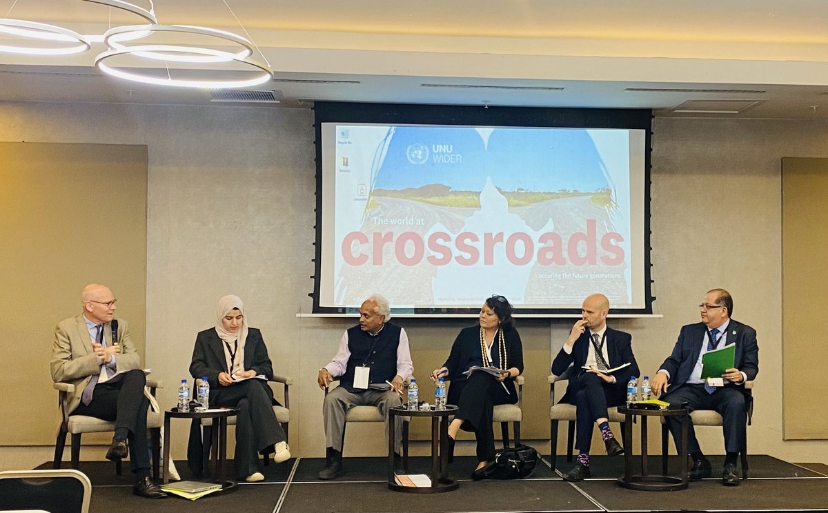 The final panel of day 1 of our #devXroads conference in Maputo, moderated by Henk-Jan Brinkman @IDLO, panelists explored new strategies for effective aid in today’s complex global landscape, including @LFLopezCalva, Shanta_WB, @RGisselquist, @FredsInsights, and Aicha Robei