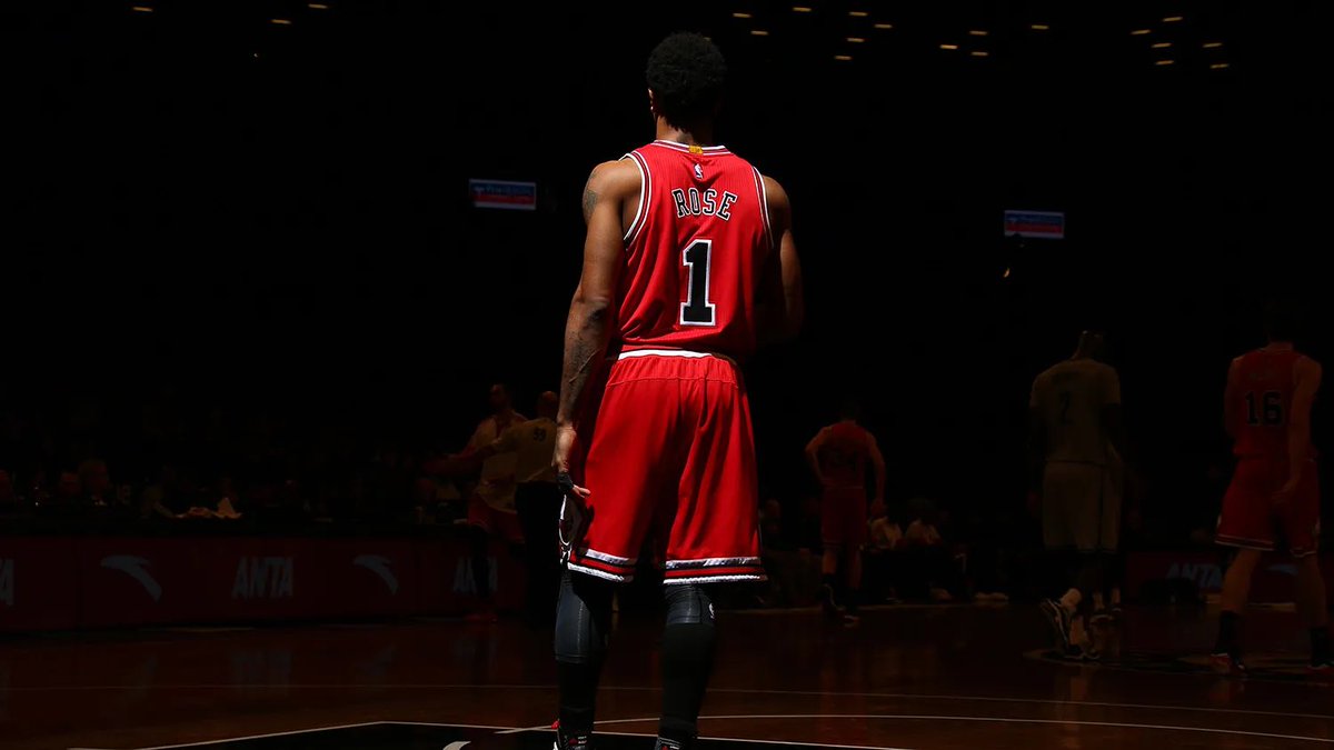 Give me one reason why Derrick Roses Bulls jersey shouldn’t get retired?