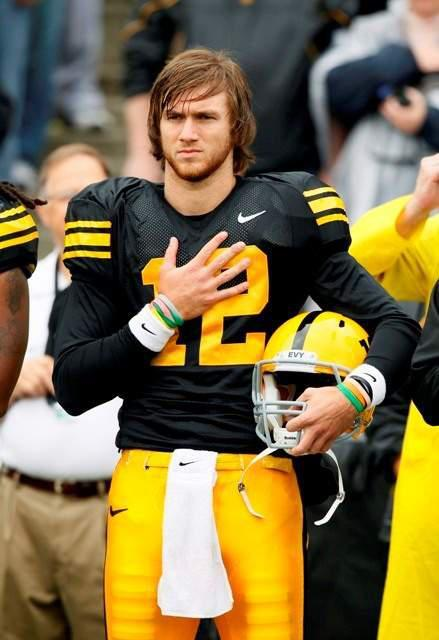 Hawkeye Enjoyer 🐤 tweet media