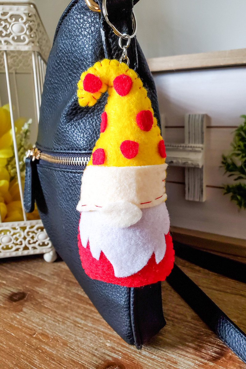 Food Themed Gnome Keychains 🍕❤️💛
etsy.com/listing/165273…
#etsyshop #handmadehour #giftsforfriend #giftideas #uniquegifts #womaninbizhour #SpringHasCome #SummerVibes #Foodies #foodlover #pizza #gnomelover #gnome #keychain #tuesdayvibe
