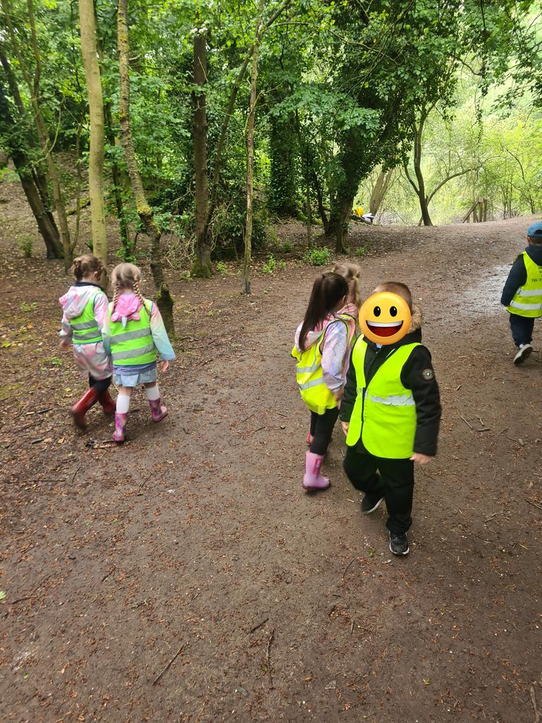 LonghillPrimary's tweet photo. F2 had a fabulous time on their trip to Little Swiss near Hessle Foreshore. We explored the forest, looking for clues from the story - We're going on a bear hunt. Eventually, we found the bear!!! @LPSHulltheworld https://t.co/EbMMOnTunw