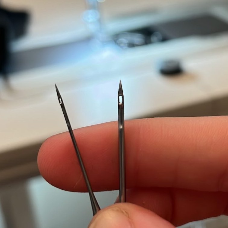 Size difference in the needles I use for head lining vs bodysuits 😆 I hate having needles snap over thick seams, but these big needles never snap🤌