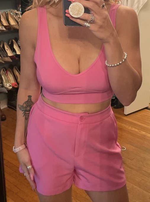 I&rsquo;m kindof feeling like a snack on this Tasty Tuesday 👅 https://t.co/E8z1Yklc8w