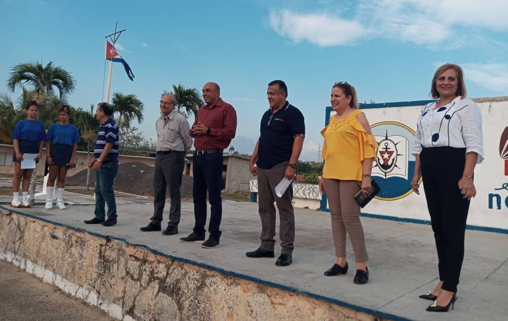 En la mañana de hoy tuvimos la oportunidad de compartir con los estudiantes y profesores del Instituto Marítimo Pesquero Andrés González Lines, único de su tipo en #Cuba. Fue un encuentro muy provechoso donde evaluamos cómo avanzar más es las aspiraciones de nuestros jóvenes.