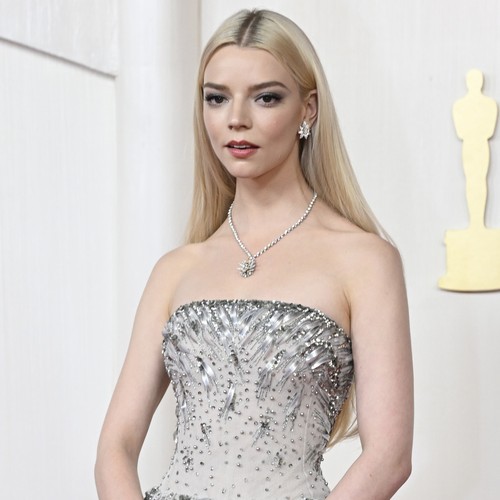 Film-News.co.uk Anya Taylor-Joy shares secret wedding details dlvr.it/T6sv43