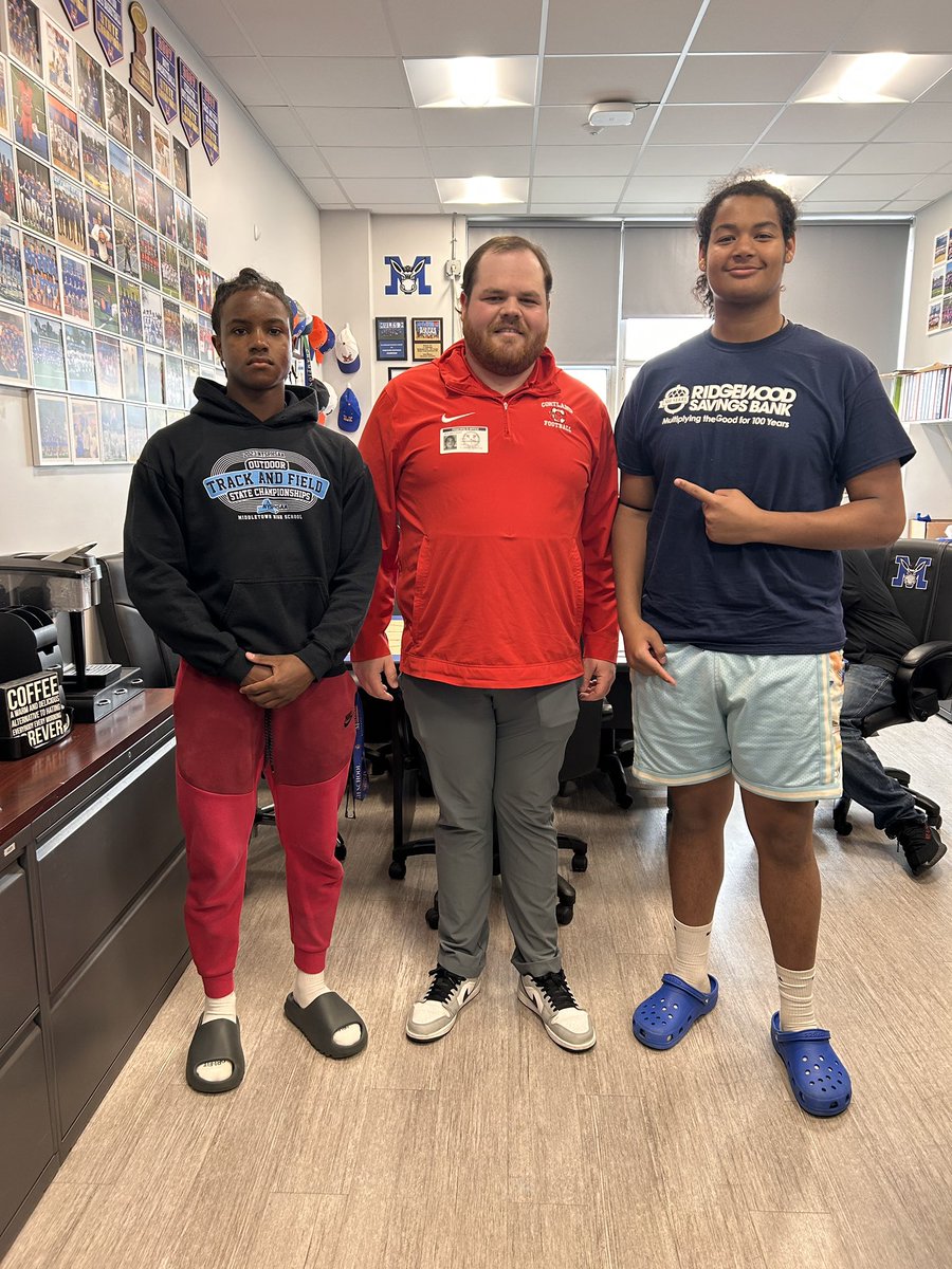 Thank you @CortlandFB and Coach Foley for stopping by @MalverneHS and visiting with the Mules today. #gomules #football @MalverneUFSD