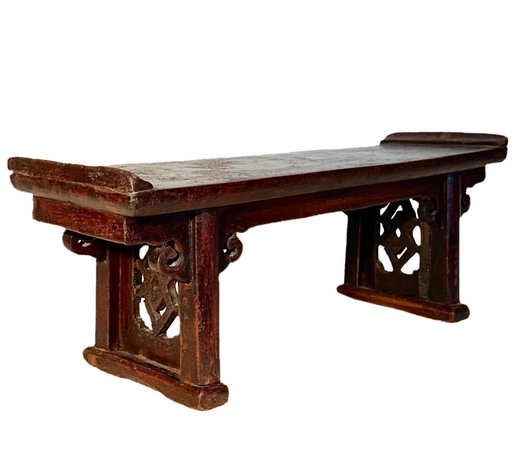 17th Century Chinese Altar Table

A Chinese teakwood altar table that has the double circles along the freeze. 17th century.

chairish.com/product/175129…

#chinesealtartable #antiquechinesealtar #teakwoodaltar #antiquealtar #chineseantiques #17thcenturyantiques