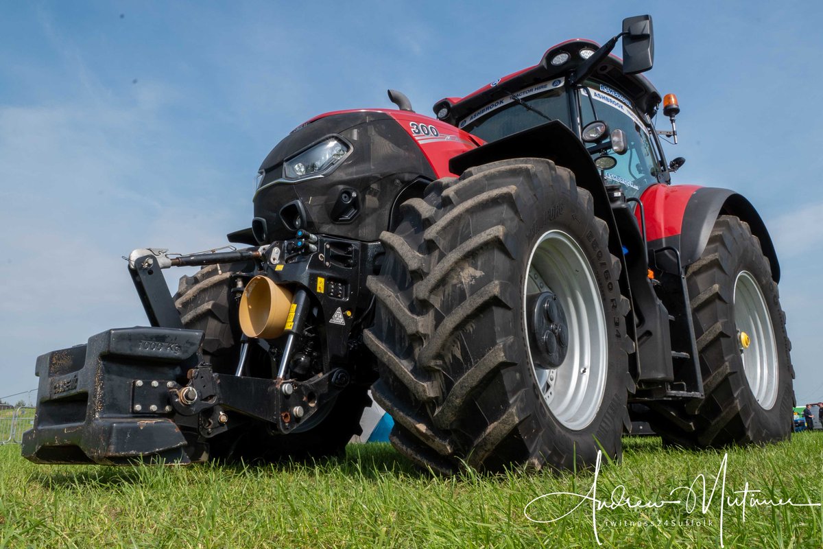 Great fun was had at the weekend at the UK truck and tractor pull with @agricontract_ollyblogs his Quadtrack and our CASE IH Optum 300.

Thanks to @andrewmutimer for the awesome photos 💪