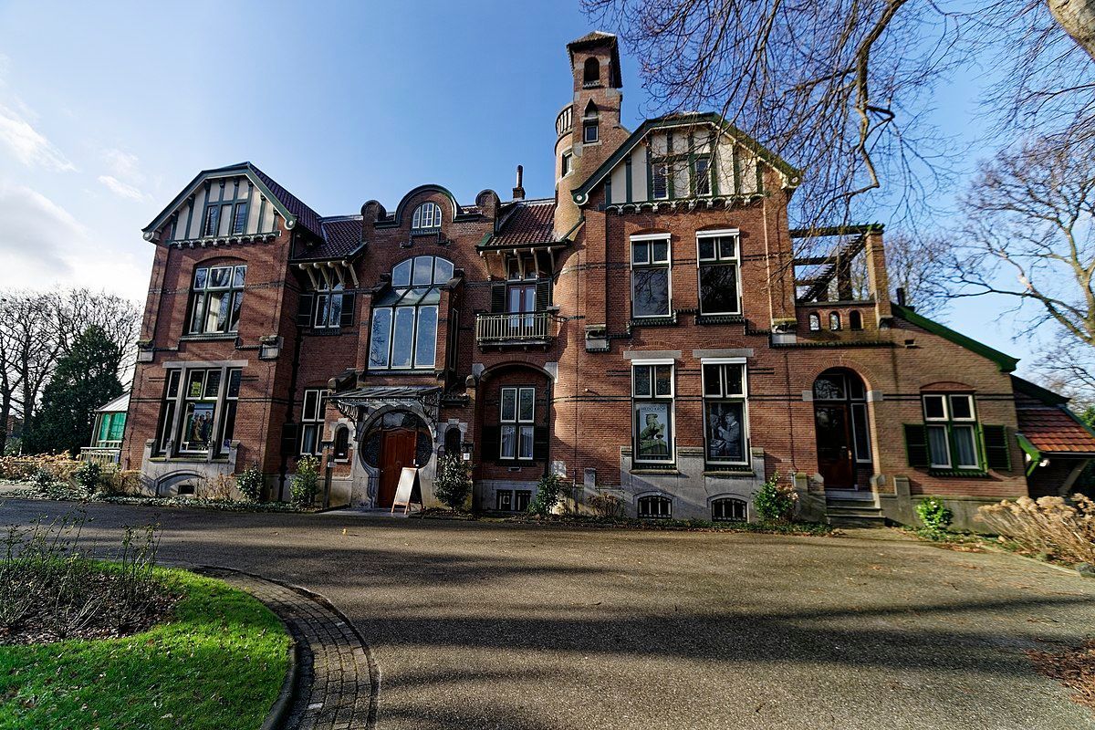 Museum House Rams Woerthe 1899 by Architect A.L. Van Gendt - Art Nouveau Credit - Txllxt TxllxT, CC BY-SA 4.0 <creativecommons.org/licenses/by-sa…>, via Wikimedia Commons
