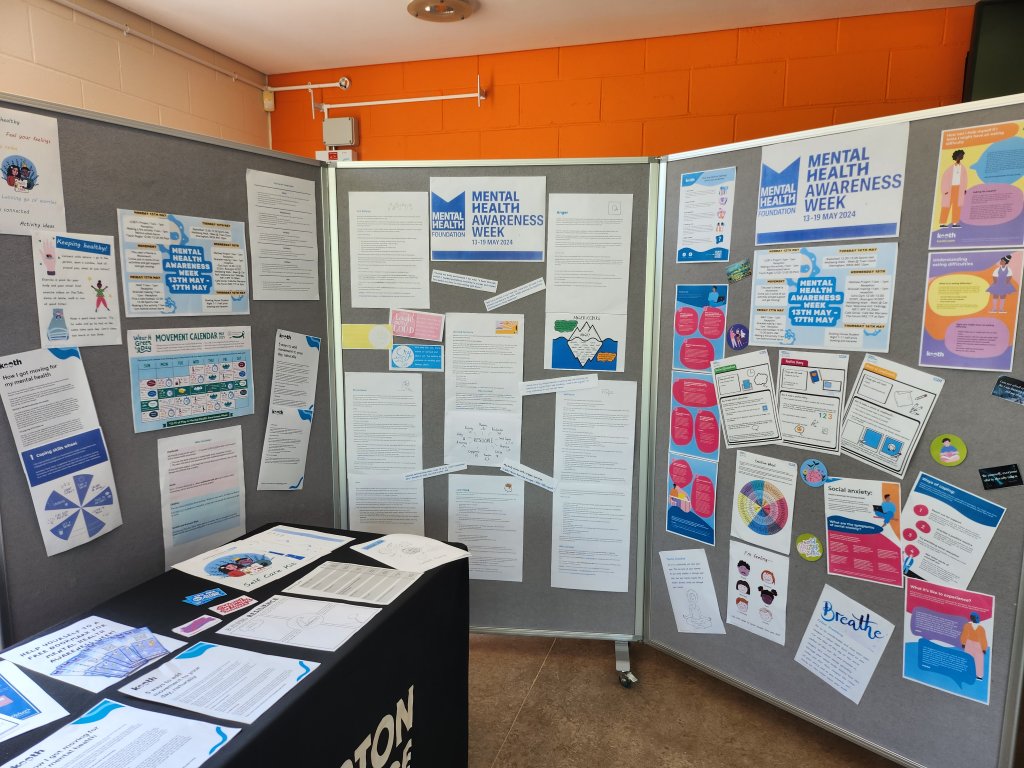 easton_college's tweet image. We&apos;re proud to see our staff and students getting involved in important discussions and tapping into valuable resources during #MentalHealthAwarenessWeek! Earlier today, students and staff took part in a wellbeing walk around campus 💜