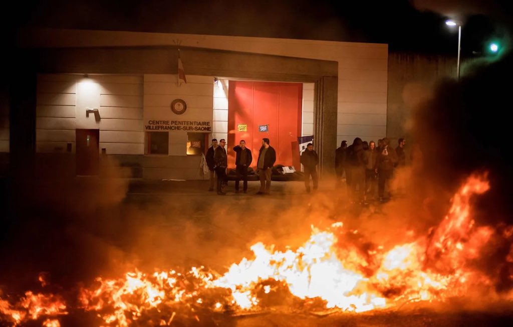 ‼️ [ 🇫🇷 FRANCE ]

🔸Les organisations syndicales représentant les personnels de la Justice appellent à une journée « prisons mortes » demain, dans tous les établissements pénitentiaires de France. Des blocages sont annoncés dans tout le pays (communiqué).