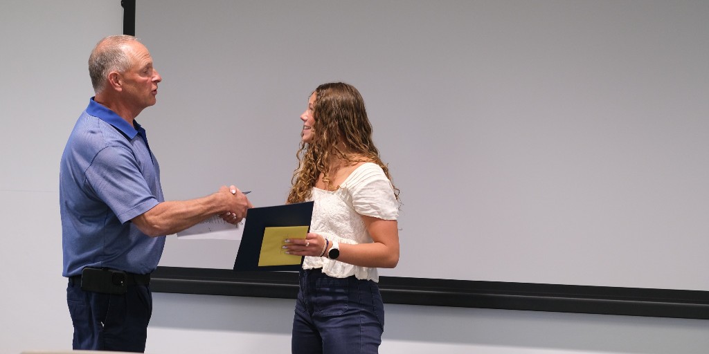 Please join us in thanking Madeline Thoreson, @bayporths 2024, for her service as a Student Rep to the Board of Education! She was honored at the May 13 meeting. We are grateful for her leadership and wish her the best as she continues to make waves in her next chapter. 🌊 🎓