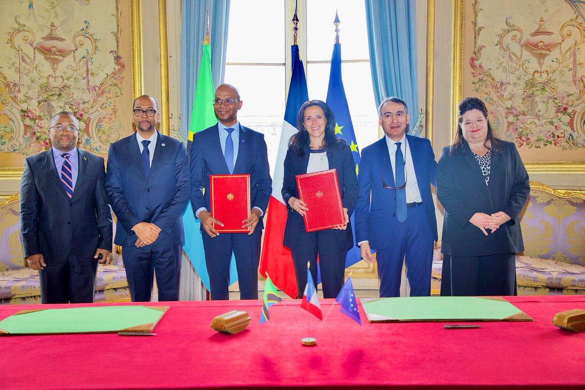Tanzania and France have signed a Paris Declaration to enhance cooperation on energy & climate change, water & blue economy, transport infrastructure development, gender equality and women empowerment. The signing was done by 🇹🇿 Minister @JMakamba and 🇨🇵Minister @CZacharopoulou