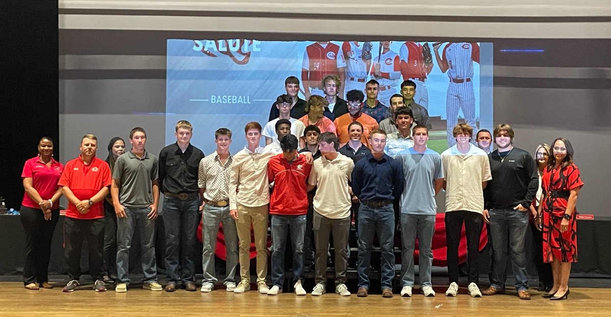 SPRING SALUTE! The @Crosby_Baseball players are Service-Minded! This school year, these student-athletes completed 1087 acts of service. Way to go! @CrosbyHigh 📲 crosbyisd.org/springsalute #MovingForward