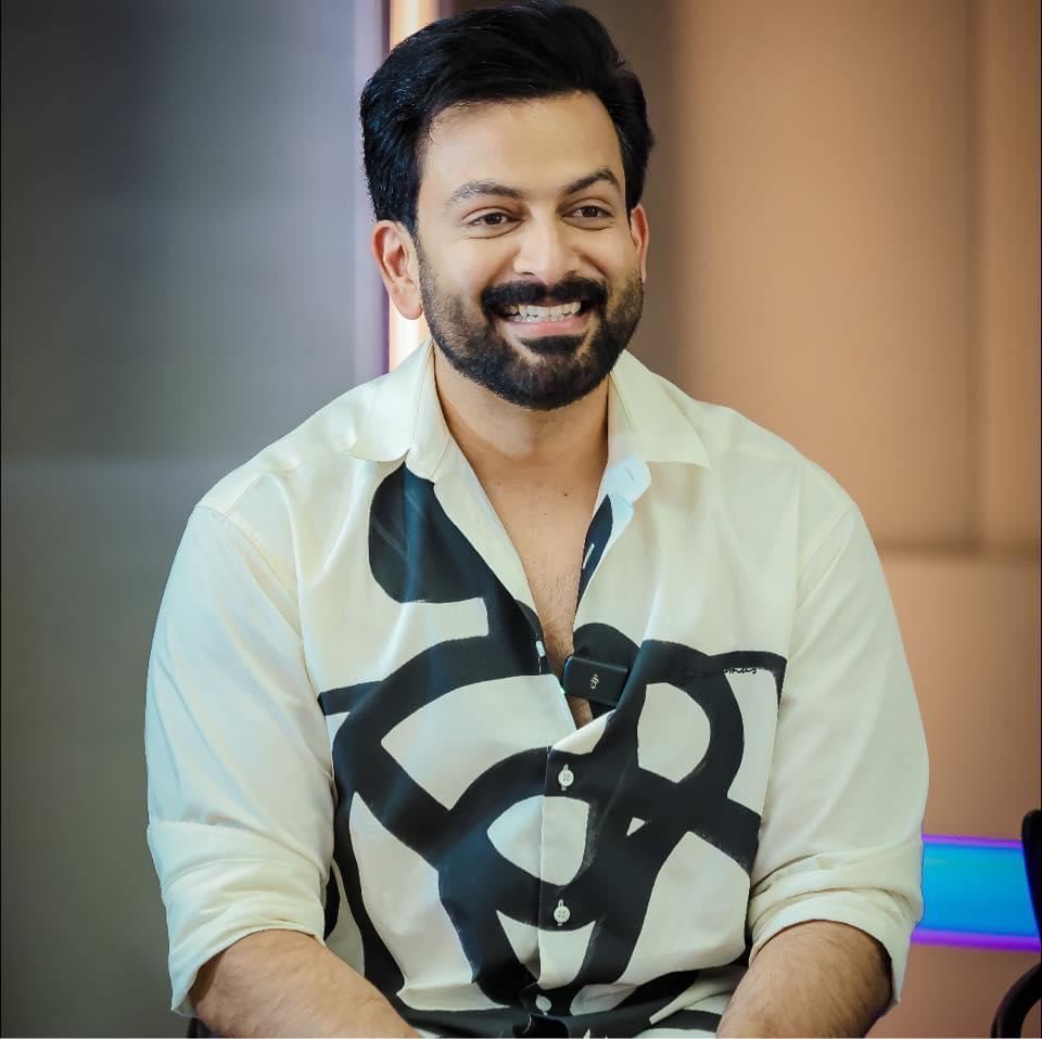 HavildarKoshi's tweet photo. #GuruvayoorAmbalaNadayil Presales crossed 70L+ 
1cr + presale loading 🔥🔥

#PrithvirajSukumaran #GAN https://t.co/7P0cH5ES7N