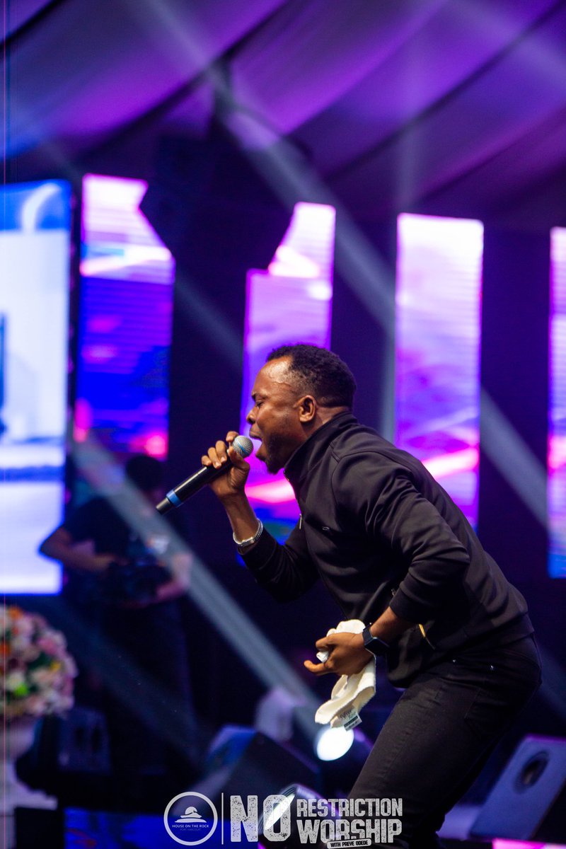 HOTRphc's tweet image. Emajesty's powerful anointing and voice compelled everyone to let loose and pour out their hearts in the presence of God at No Restriction Worship with Preye Odede.

We all loved the Chiemekalum song. 

#NoRestrictionWorship
#PreyeOdede
#HouseOnTheRockPortHarcourt