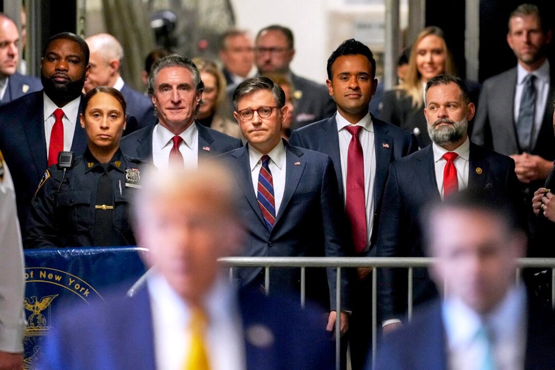 HAVE THE REPUBLICANS FINALLY LEARNED THEY HAVE TO SUPPORT PRESIDENT TRUMP 45 SO WE CAN RESTORE OUR CONSTITUTIONAL REPUBLIC? Speaker Mike Johnson, Vivek Ramaswamy Join Trump in Court on Tuesday theepochtimes.com/us/speaker-mik…