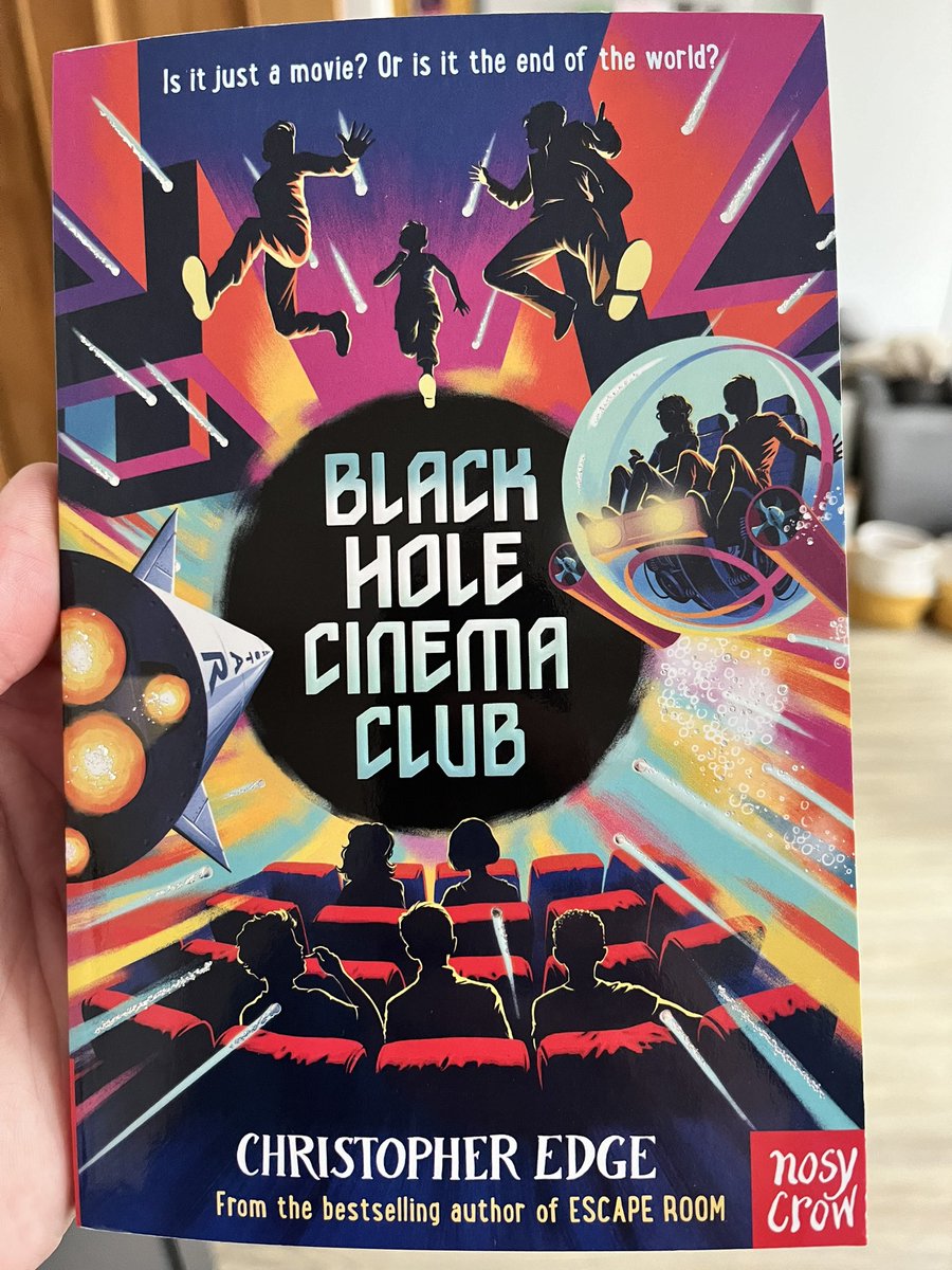 My daughter has almost finished Black Hole Cinema Club @edgechristopher & I’m loving all the film & sci-fi chats we are having around this story. It’s a sublime book. If you haven’t read it yet, you’re massively missing out! 📖🎥 @NosyCrow checkemoutbooks.wordpress.com/2023/11/24/bla…