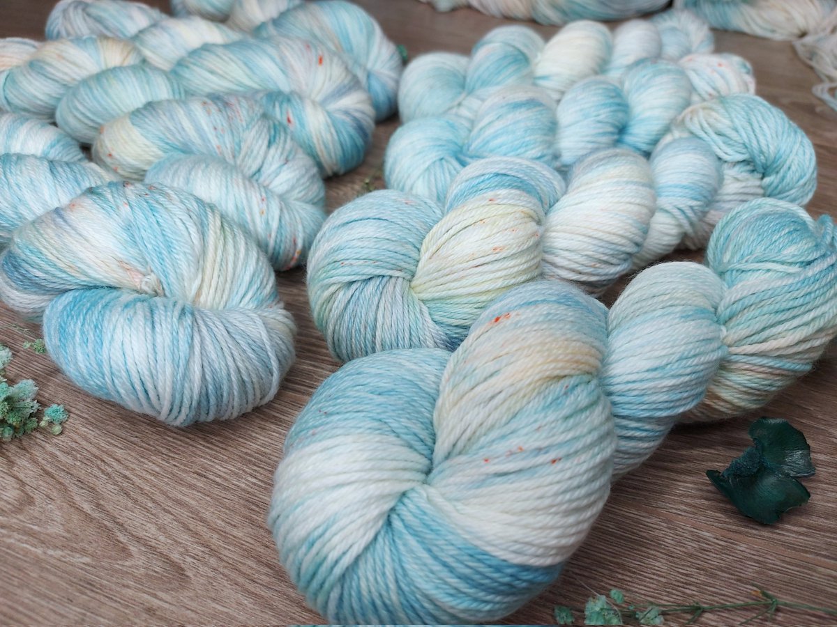 TL cleanse and last call for this sea breezy yarn colorway for antiracist crafting #yarnclub folks. Something a little soft, soothing and delicate for your TLs and also your hands. #RepublicOfYarnia