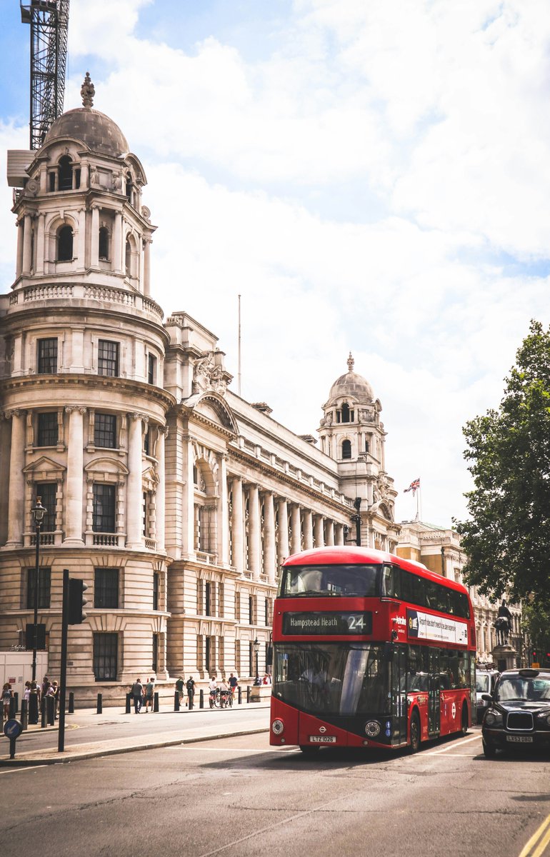 Explore London's royal history at landmarks like Buckingham Palace, the Tower of London, Westminster Abbey, and St. Paul's Cathedral to immerse yourself in London's rich heritage. bit.ly/3VUM6mx

#VisitBritain #TravelGoals #GrandCenturyCruises