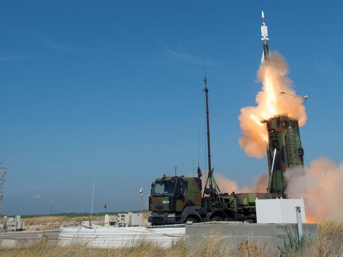 🇺🇦🇷🇺🇫🇷

Sébastien Lecornu vient d'annoncer que la France va envoyer prochainement un nouveau lot de missiles Aster en Ukraine pour le système SAMP.T.