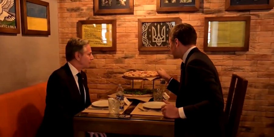 US Secretary of State Antony Blinken and his Ukrainian counterpart Dmytro Kuleba having pizza at a popular Ukrainian pizzeria in Kyiv. 'The pizza here is superb. I highly, highly recommend it' - Anthony Blinken