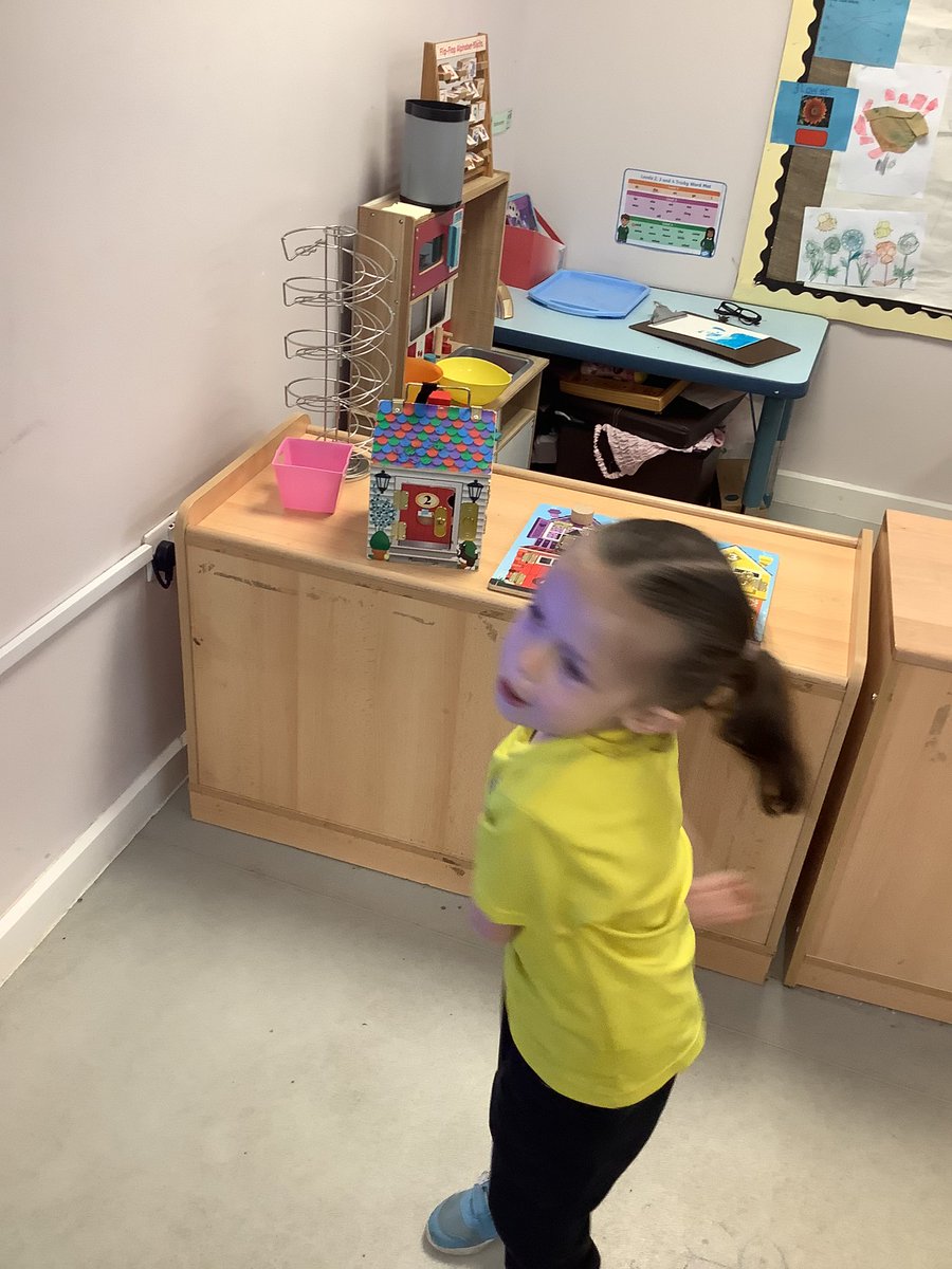 Evergreen Speech and Language Centre

Holly and Laurel Class have been celebrating World Mental Health Week.  They have enjoyed learning the ‘Superman’ dance.  They have enjoyed listening to music in the dinner hall and the playground. 
#worldmentalhealthawarenessweek #vc #pshe