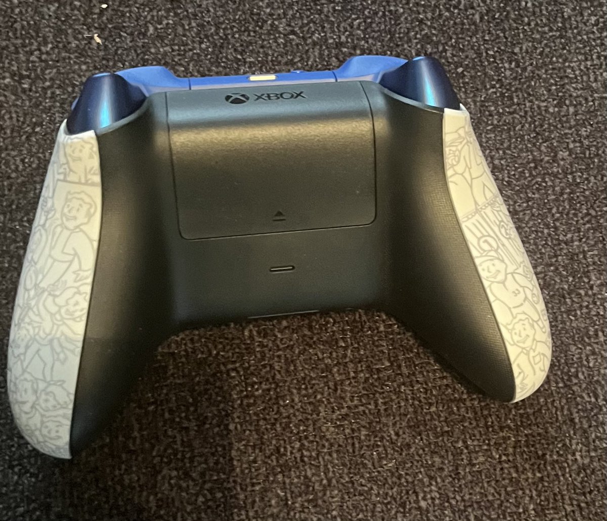 MystaBenjamin's tweet image. My fallout custom controller came in, 😍🥰 #Xbox #Fallout #Xboxcontroller #CustomControllwr
