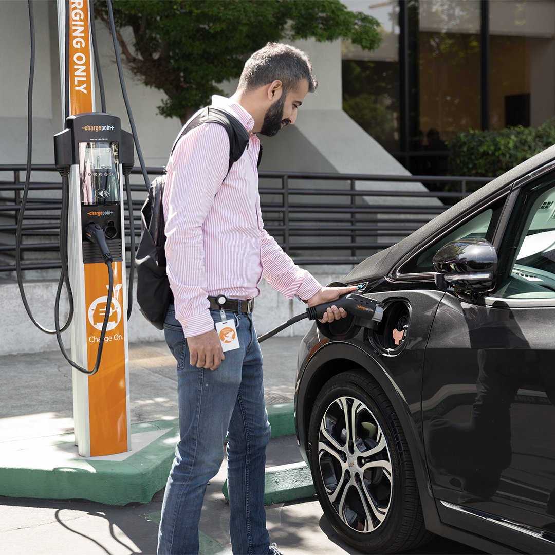 Roughly 70% of prime U.S. office buildings are now equipped with #EV charging ports. 

@Inc explores why this is an increasingly important amenity for workplaces, with insights from #CBRE and @ChargePoint’s recent report: cbre.co/3WAu3SV