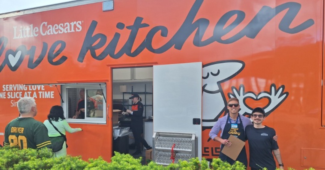 The <a href="/littlecaesars/">Little Caesars Pizza</a> Love Kitchen made a stop at our shelter!🍕 Our guests received a special surprise when the Love Kitchen semi-truck pulled up to serve dinner. This incredible initiative travels across the United States, offering relief to those in need. 🧡