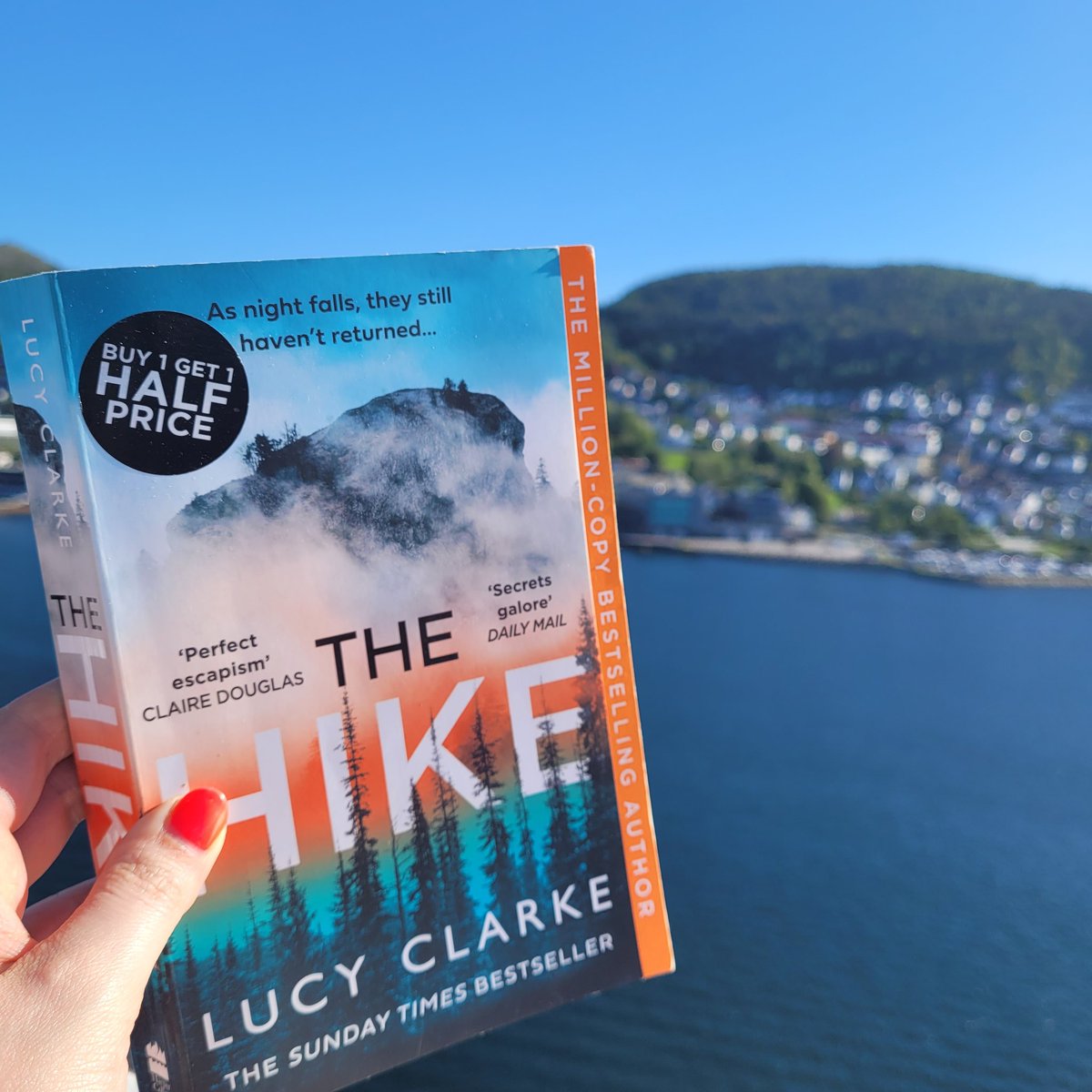 Currently Reading... The Hike by Lucy Clarke Reading a book set in Norway, whilst in Norway @HarperFiction #CurrentlyReading #BookTwitter