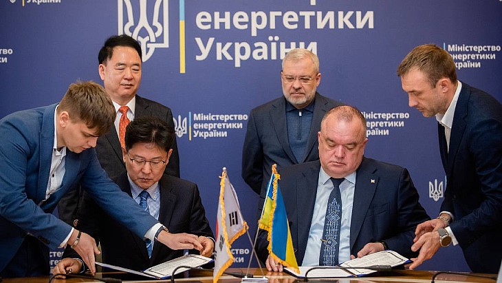 A memorandum of cooperation signed by Ukraine's @energoatom_ua and South Korea's Hyundai E&C covers cooperating on the design, construction and commissioning of new #nuclear power units in Ukraine tinyurl.com/mw2s3fhs