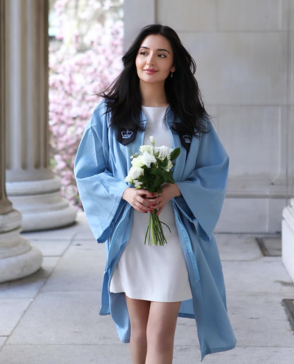 My first time in New York, we lived in a homeless shelter in Buffalo. I learned English by reading updates on asylum applications posted daily on a bulletin board. Today, I graduated from @Columbia and am heading to @UniofOxford. I wish that little girl could see me now.