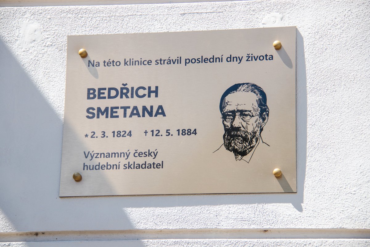 Bylo mi ctí se dnes zúčastnit slavnostního odhalení pamětní desky jednomu z nejvýznamnějších českých hudebních skladatelů naší historie, Bedřichu Smetanovi, na budově @vfnpraha. Právě zde před 140 lety strávil poslední dny svého života. Letos si připomínáme 200 let od narození