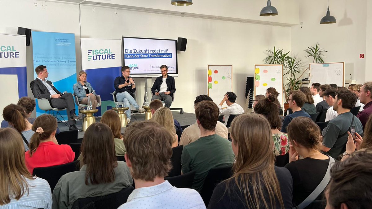 Es braucht mehr junge Stimmen in der Ausgestaltung der sozial-ökologischen Transformation! Welche Rolle dabei der Staat spielt diskutieren die Parteijugendvertreter:innen auf unserem #zukunftredetmit-Panel @SvenjaAppuhn , @PhilippTuermer gemeinsam mit @JoSteiniger.