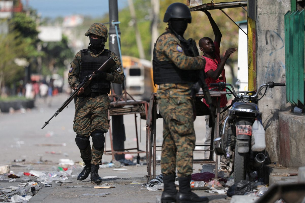 US military sets up barracks in Haiti for Kenyan police officers.

Kenya is set to lead a multinational peace keeping operation in Haiti.