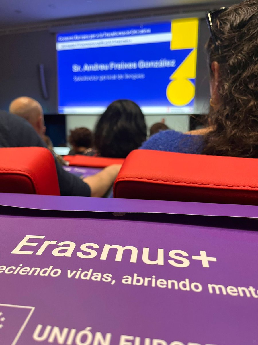 EscolaColors1's tweet photo. Participem a la Jornada d'internacionalització Erasmus+ CETE+ (ESAM-TILC).
Gran intercanvi de coneixement i enriquidores experiències.
@SSTTMVO
@EplusCatEdu
@EUErasmusPlus https://t.co/SBrtwZeC1h