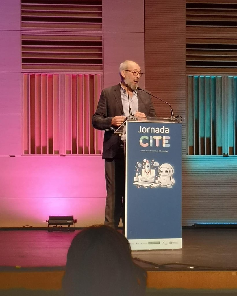 Hoy, César y Belén, profesores de nuestro centro, han asistido a las Jornadas del Programa CITE de Innovated <a href="/InnovacionForm/">Innovacion_Formación_Emprendimiento</a> donde han asistido a los talleres de Robótica e Inteligencia Artificial. 

Nuestro centro participa con el programa Prisionajes 360 grados.