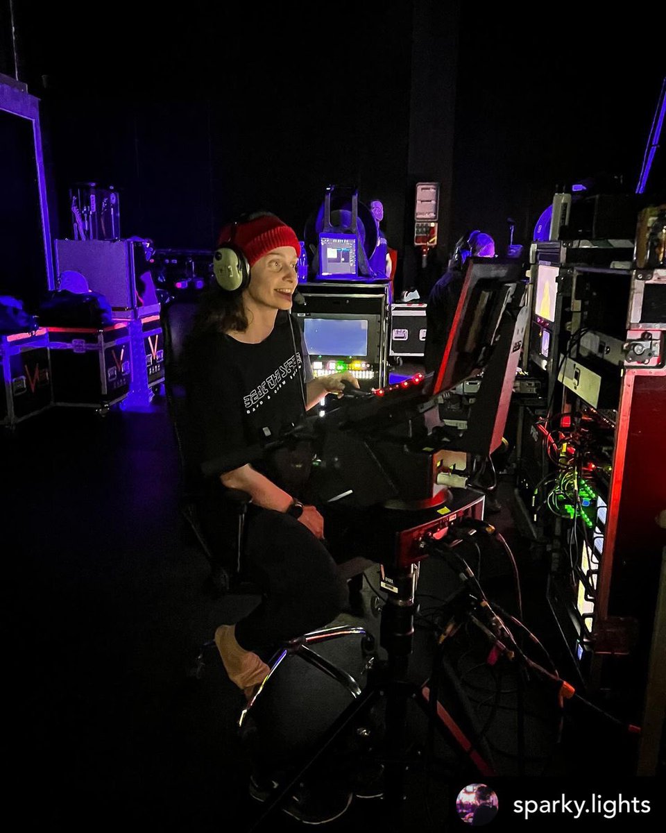 Backstage on a #TechTuesday with Michelle Sparksman running the @Robelighting #RoboSpot followspot system with #BMFL FS luminaires.

#therobeway #robelighting #robeinnovation #lightingdesign #lightingtech #techlife