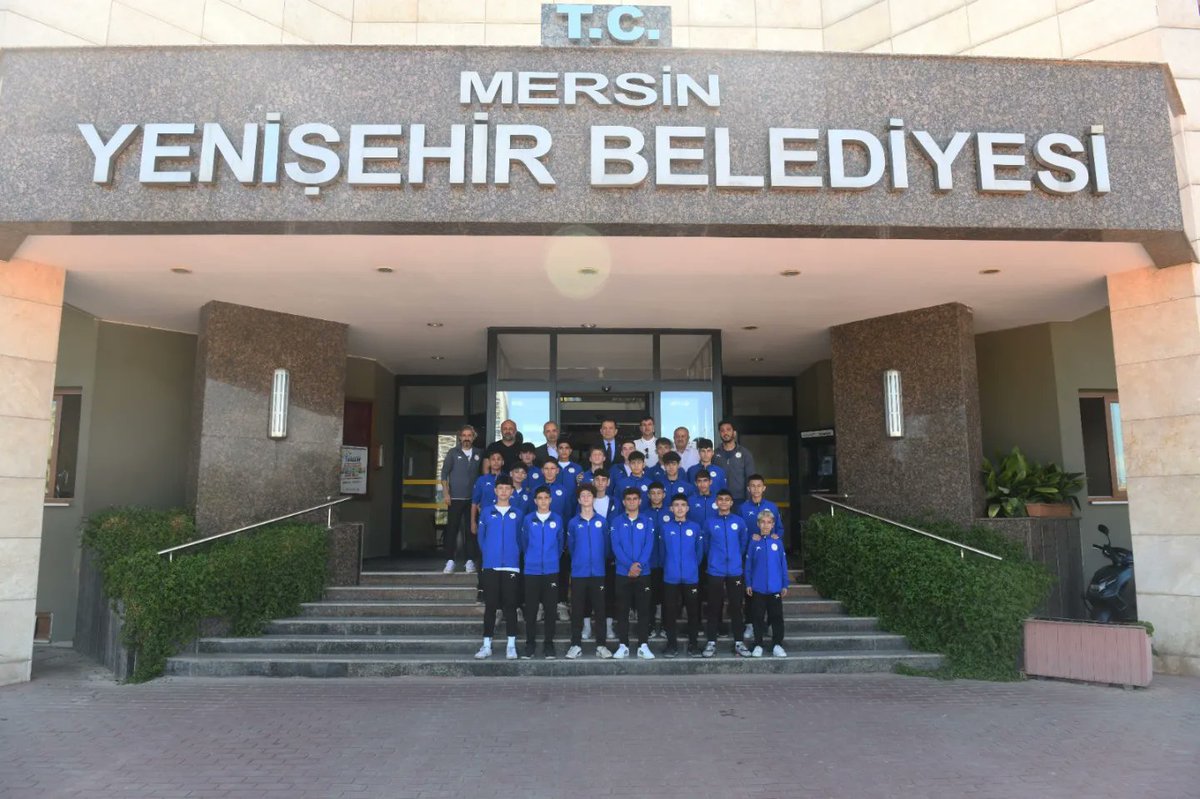 Başkanımız @EczaOzyigit, Mersin U-15 Ligi'nde şampiyon olan Yenişehir Belediye Spor futbol takımımızı Kayseri’de düzenlenecek Türkiye Finalleri için yolcu etti.