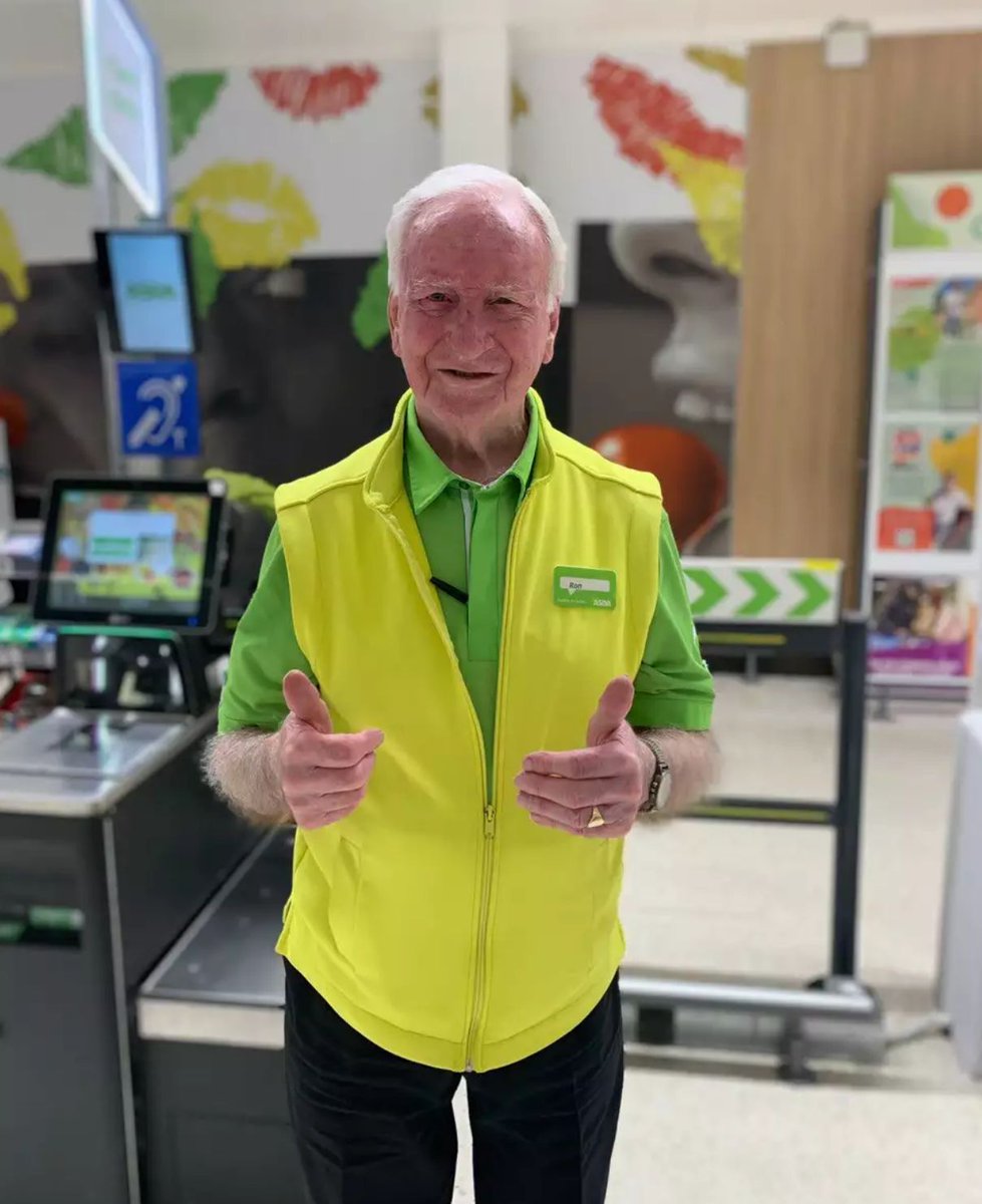 This is Ron Ellis. 

He works at Asda's Trafford Park store, and he's just celebrated his 90th birthday - which makes him one of the UK's oldest supermarket workers. ❤️

Read more about Ron's incredible story here 👉 buff.ly/4bCyiBD