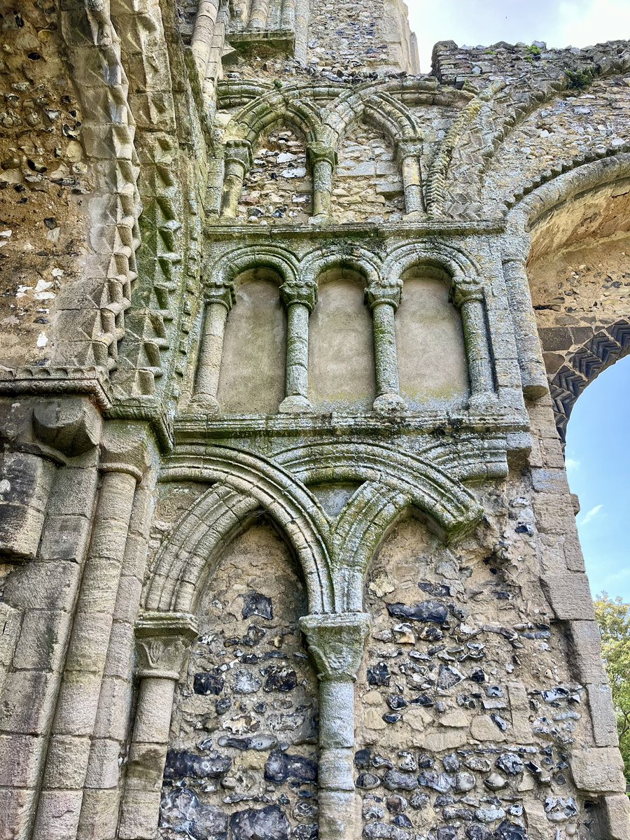 Arch action galore at beautiful Castle Acre Priory, Norfolk! 😀