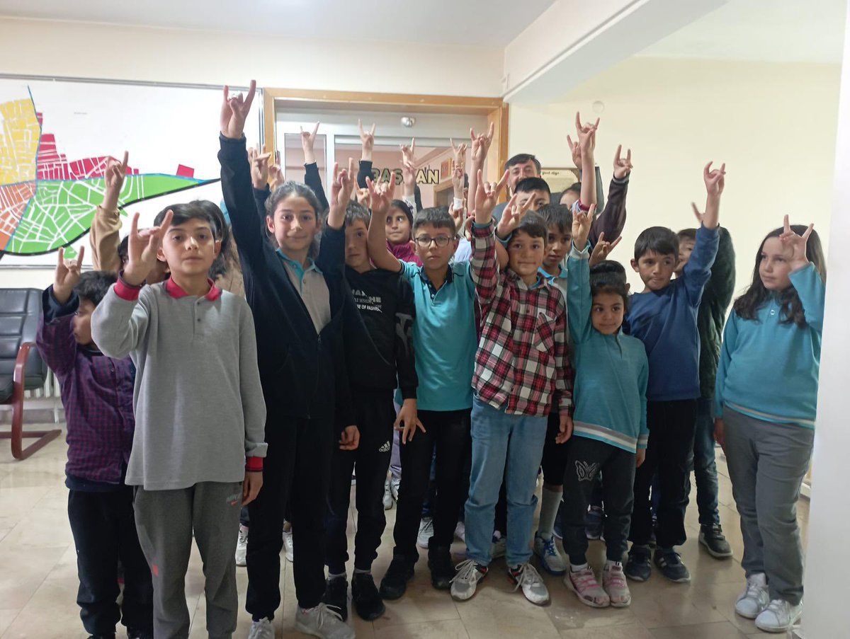 Belediye Başkanımız sayın Mehmet EROĞLU’yu Bugün de Çocuklar Yalnız Bırakmadı