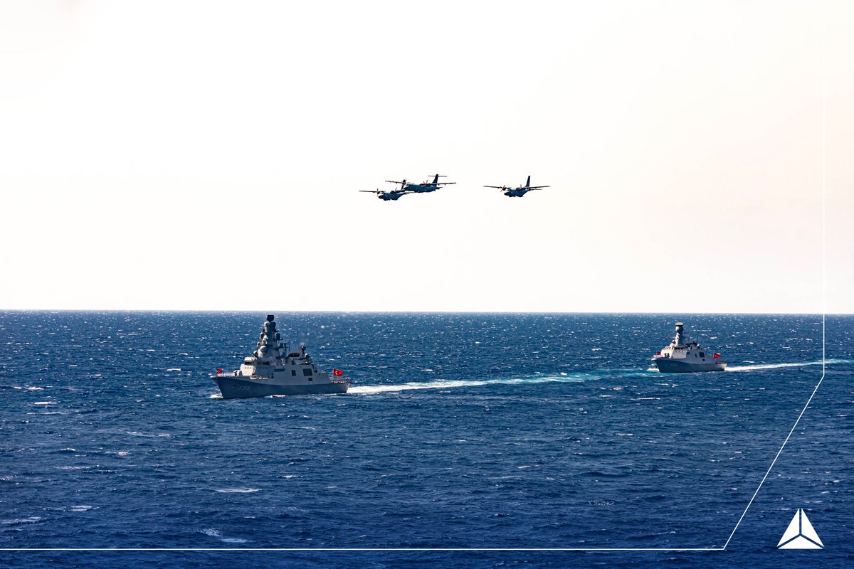 'Bu çelikten adımlar, bir zaferin müjdesi Tarihlere şan veren Barbaroslar geliyor...🇹🇷' ⚓TCG İSTANBUL (F-515) ⚓TCG BURGAZADA (F-513) #MİLGEM Ailesi 🧿 📍Denizkurdu-II/24 Tatbikatı