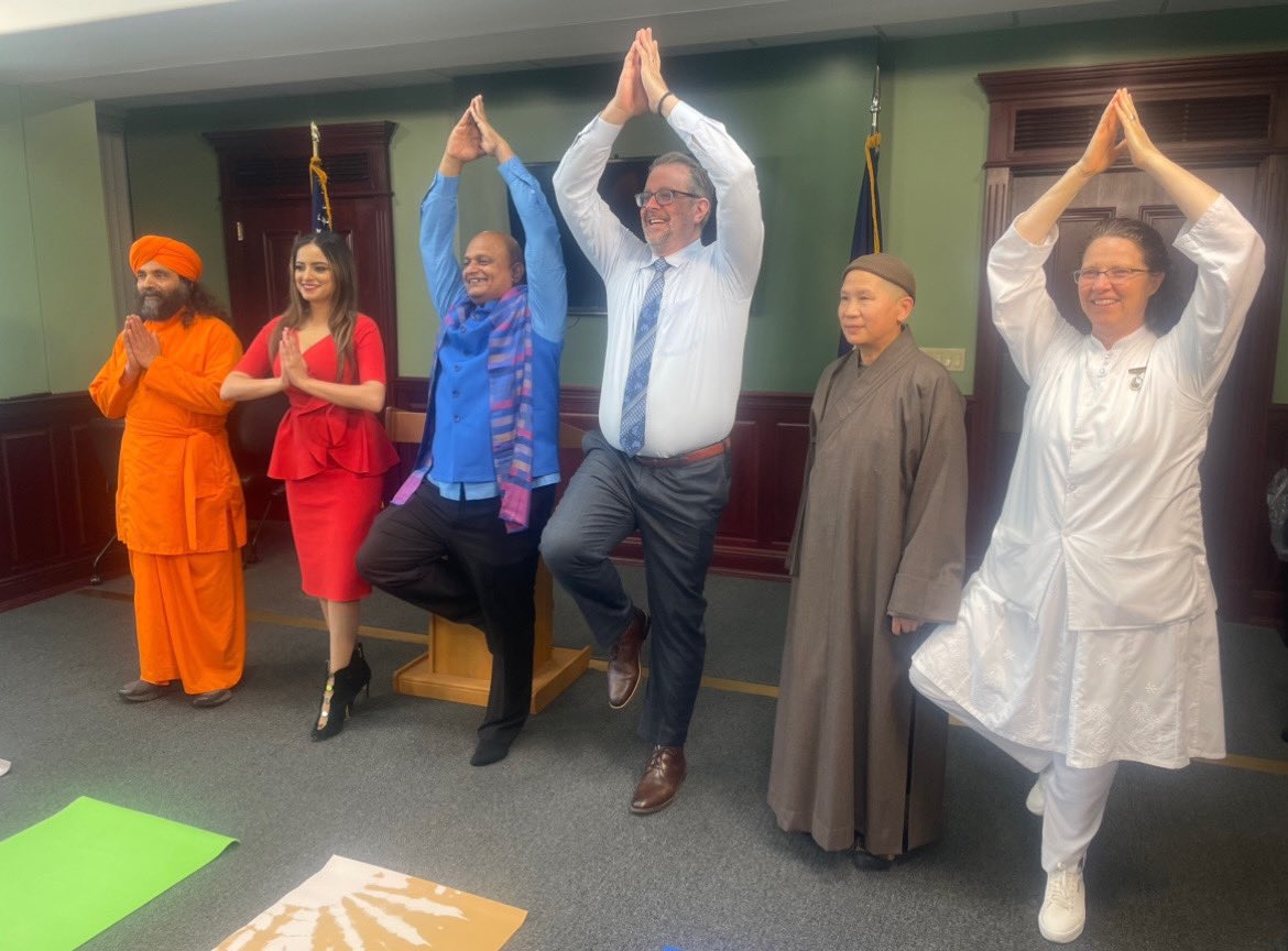 As the first Hindu-American woman elected to a NY State office, I am proud to celebrate Yoga Day in the State Capitol. Yogic practices promote mental health, physical fitness & spiritual well being. The Indian-American community has brought this cultural gem to New York. 🇺🇸 🇮🇳