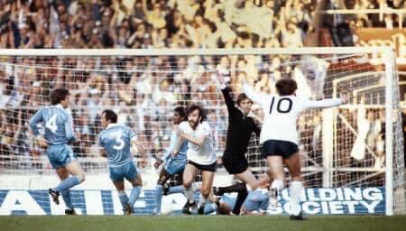 On this day in 1981 Spurs won the 100th FA Cup final beating Man City in the final. The game is best remembered for Ricky Villa’s superb goal where he danced through the defence to score 
<a href="/osvaldooardiles/">osvaldo ardiles</a> <a href="/GrahamRoberts4/">Graham Roberts</a> <a href="/Steve6Perryman/">Steve Perryman</a> <a href="/SteveArchibald8/">Steve Archibald</a> 
 #Tottenham #Wembley