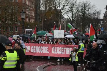Hollandada Filistin eylemleri sürerken Amsterdam Üniversitesi kampüslerini 2 günlüğüne kapattı - Eylemlerin devam ettiği üniversitelerde öğrenciler,İsraille işbirliği sona erene kadar kampüslerden ayrılmayacaklarını üniversite yönetimlerine iletti. #Campusİntifada #blockout2024