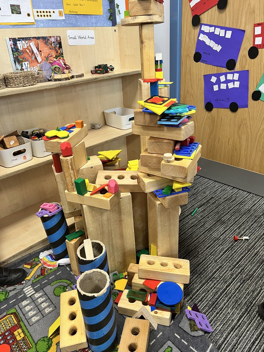 NatashaMrsSmith's tweet photo. I almost shrieked “why are all the maths things in the building area!!”🤯
However, they explained this was London, it was busy and it’s the capital of England. They told me London has tall buildings and lights. They worked as a team, they shared, they spoke. 

I relaxed #eyfs https://t.co/JrUqyQbZxs
