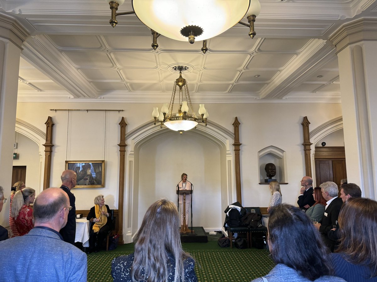 Really good to be at @UKinbound reception earlier for the launch of their new manifesto. Great to hear @DCMS Tourism Minister @JuliaLopezMP speak about Youth Mobility Schemes (YMS) and the importance of skills across the UK in her remarks #Inbound #Tourism